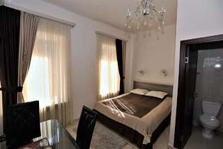 Отель Comfort House Hotel and Tours Ереван Двухместный номер с 1 кроватью и собственной ванной комнатой-7