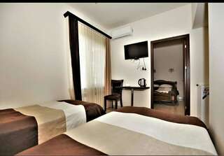 Отель Comfort House Hotel and Tours Ереван Люкс с 2 спальнями-1